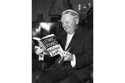 Das Bild zeigt den ehemaligen Bundeskanzler Ludwig Erhard.
